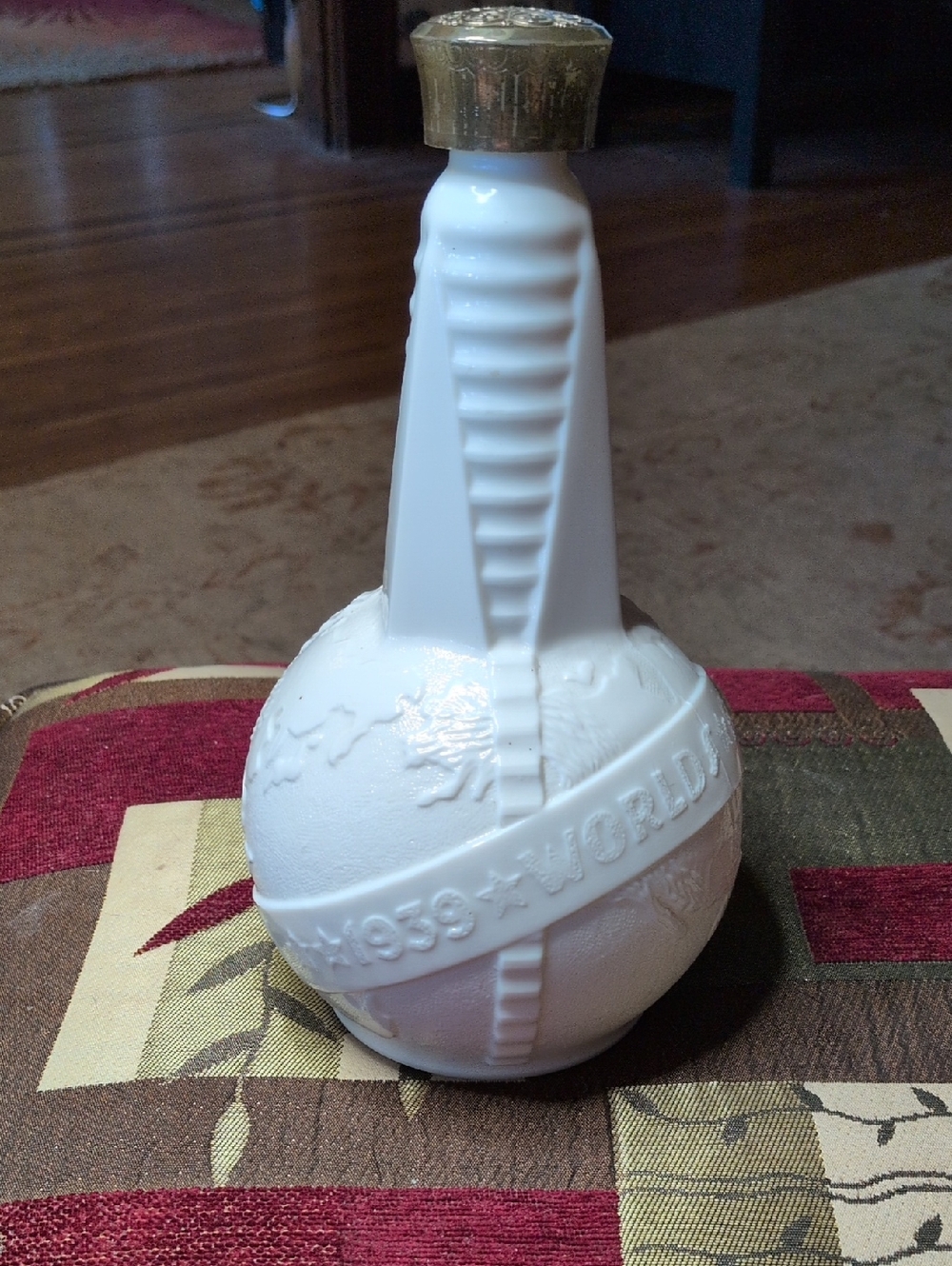 1939 Worlds Fair Milk Glass Uranium